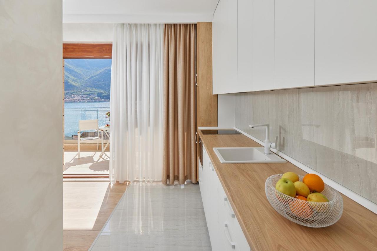 Apartment Noa With Sea View Kotor Luaran gambar